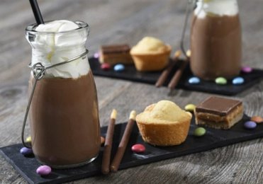 Recette : Chocolat chaud, crème fouettée au Carambar - EpiSaveurs