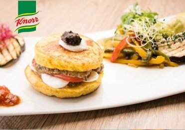 Recette : Hamburger de mais au caviar d&#039;aubergines et sa marmelade mexicaine - EpiSaveurs