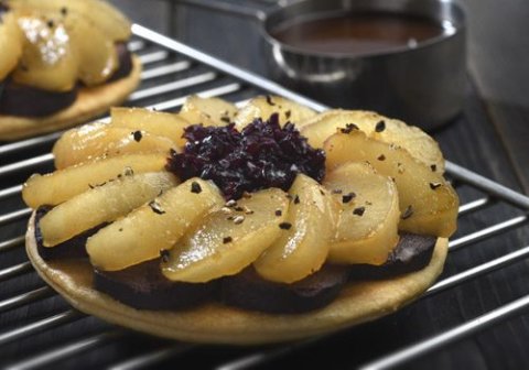Recette : Tartelette de boudin noir au pomme et sauce vin rouge - EpiSaveurs