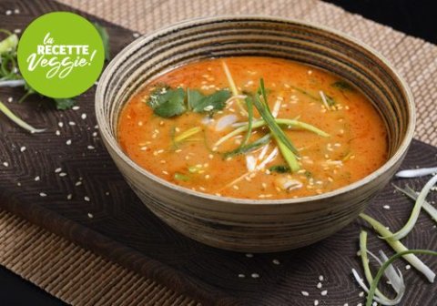 Recette : Soupe Thaï au lait de coco, curry rouge et lentins de chêne - EpiSaveurs